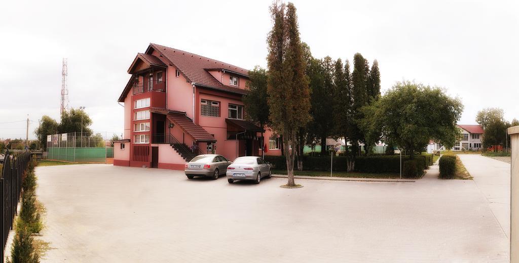Hotel Pamira Sibiu Buitenkant foto